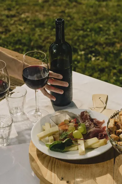 Tagliere e vino all'Osteria Col Roigo