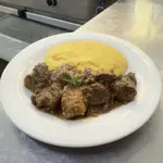 Spezzatino di musso con polenta